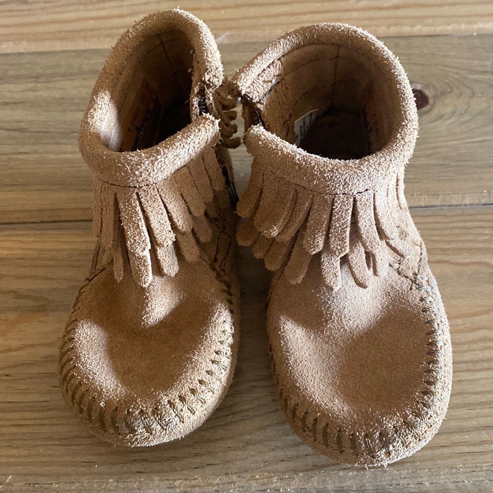 Minnetonka girls fringed leather boots- toddler